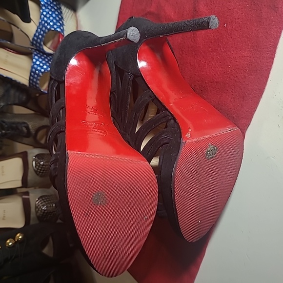 Christian Louboutin - Picture 5 of 8
